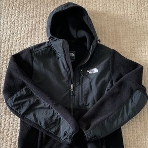 Women’s hooded North Face Denali Jacket